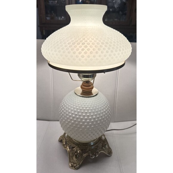 Vintage Fenton White Hobnail Milk Glass "Gone with the wind" Lamp 21” 1970s - Picture 3 of 6